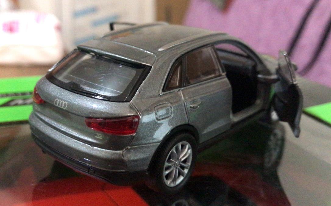 Oyuncak Model Metal Araba 1/36 Çek Bırak Gri Audi Q3 Jeep Oyuncak Model Metal Araba 1/36 Çek Bırak Gri Audi Q3 Jeep