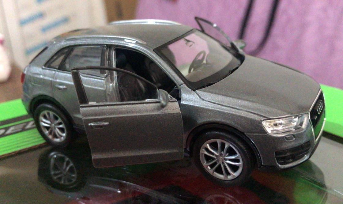 Oyuncak Model Metal Araba 1/36 Çek Bırak Gri Audi Q3 Jeep Oyuncak Model Metal Araba 1/36 Çek Bırak Gri Audi Q3 Jeep