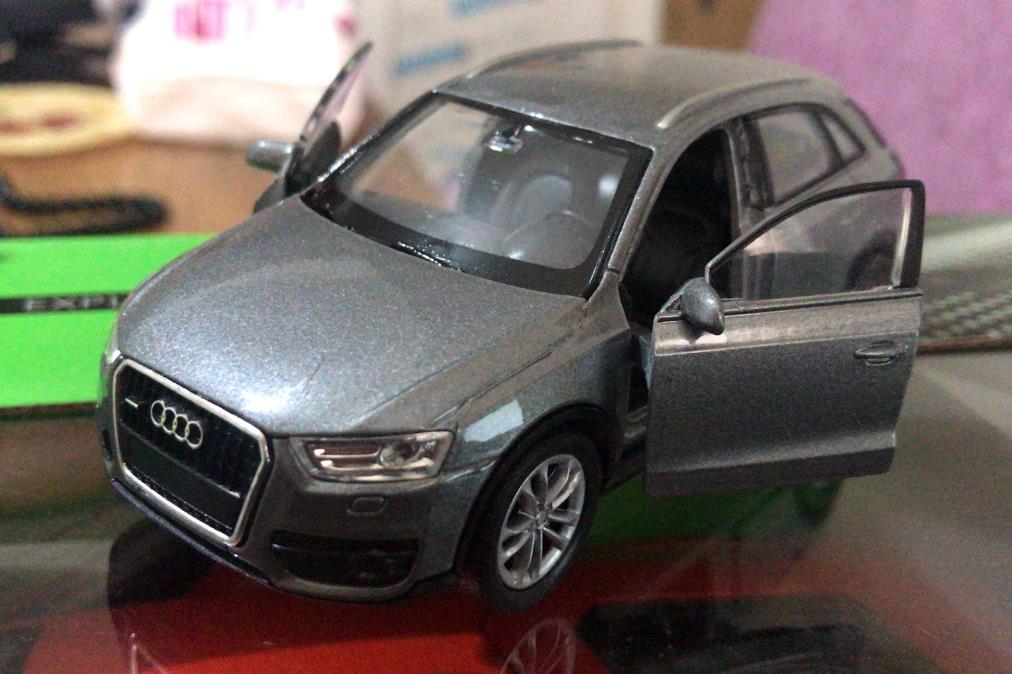 Oyuncak Model Metal Araba 1/36 Çek Bırak Gri Audi Q3 Jeep Oyuncak Model Metal Araba 1/36 Çek Bırak Gri Audi Q3 Jeep