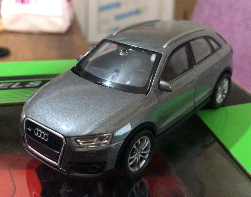 Oyuncak Model Metal Araba 1/36 Çek Bırak Gri Audi Q3 Jeep Oyuncak Model Metal Araba 1/36 Çek Bırak Gri Audi Q3 Jeep
