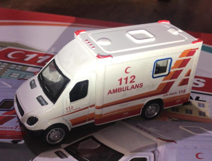 Oyuncak Metal Çek Bırak Ambulans 10 cm Oyuncak Metal Çek Bırak Ambulans 10 cm