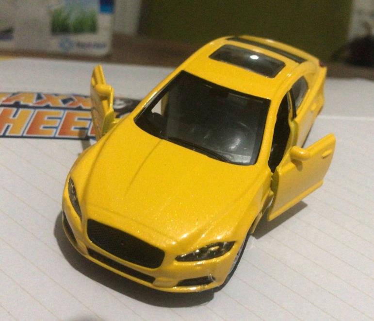 Oyuncak Metal Model Araba Açılır Kapı 1/36 Çek Bırak Sarı Mustang Oyuncak Metal Model Araba Açılır Kapı 1/36 Çek Bırak Sarı Mustang