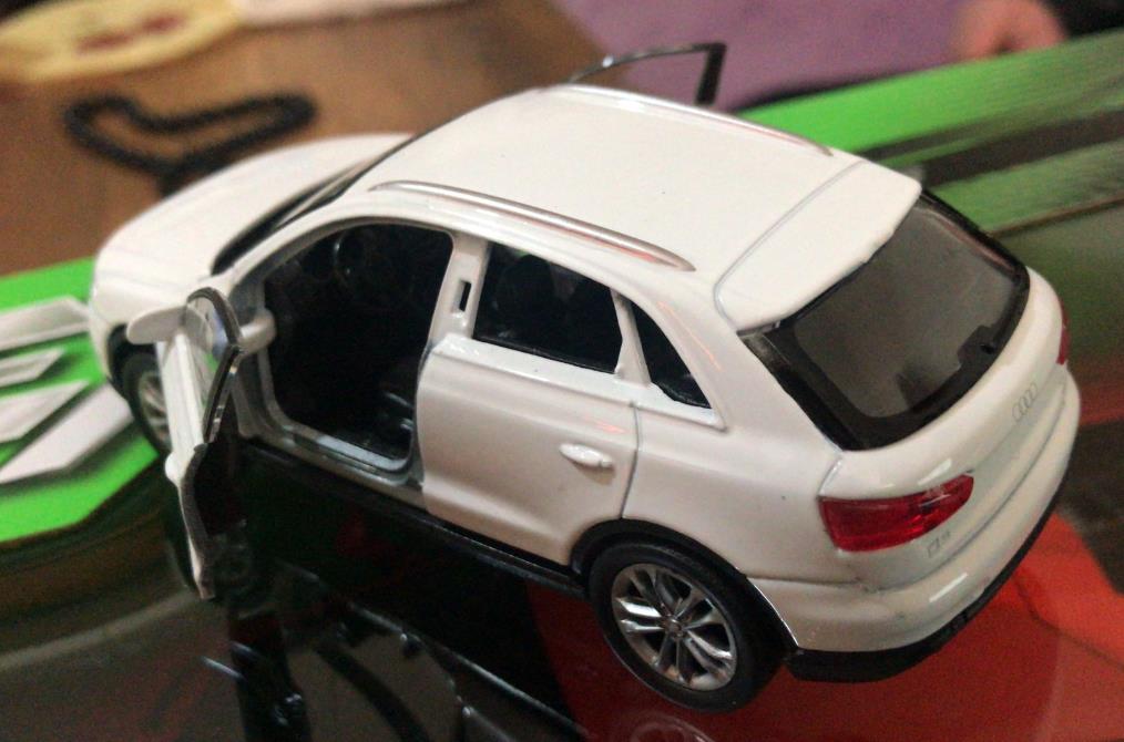 Oyuncak Model Metal Araba 1/36 Çek Bırak Beyaz Audi Q3 Jeep Oyuncak Model Metal Araba 1/36 Çek Bırak Beyaz Audi Q3 Jeep